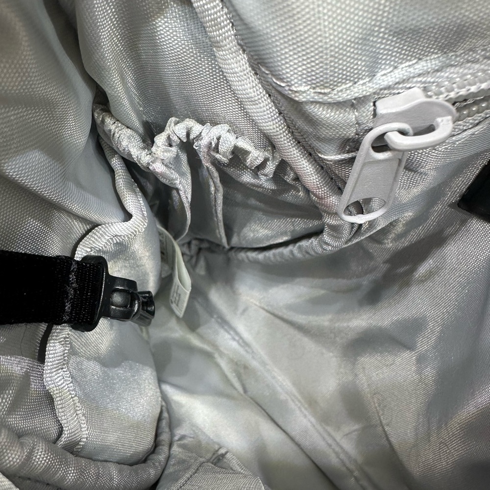 Pacsafe Dailysafe H100 Anti-Theft Travel Crossbody Bag - Picture 13 of 15